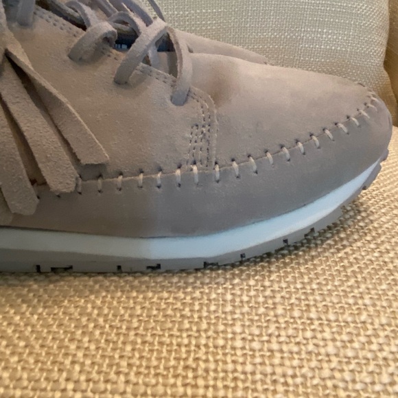 Rubber Duck Womens Light Gray Suede Casual Shoes w Fringe /Suede Laces / Size 7 - Picture 5 of 12